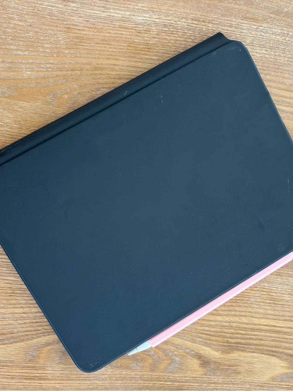 Apple iPad pro 2nd gen with Black Keyboard Case and Pink Apple Pencil
